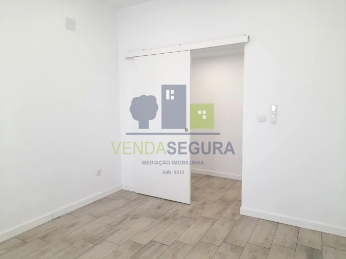 Moradia T2 para Venda em Selmes Foto 11