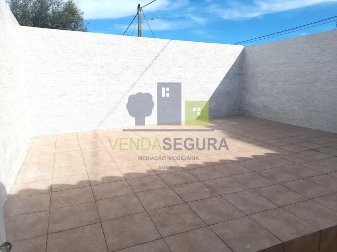 Moradia T2 para Venda em Selmes Foto 17