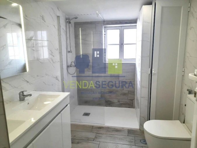 Moradia T2 para Venda em Selmes Foto 4