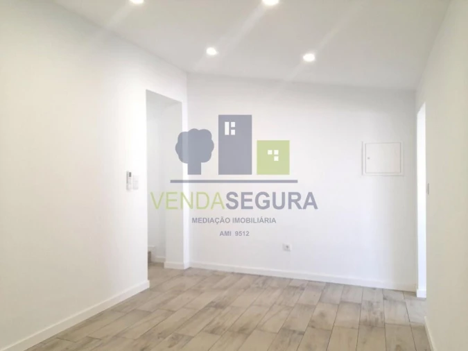 Moradia T2 para Venda em Selmes Foto 2