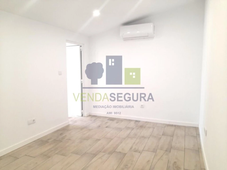 Moradia T2 para Venda em Selmes Foto 12