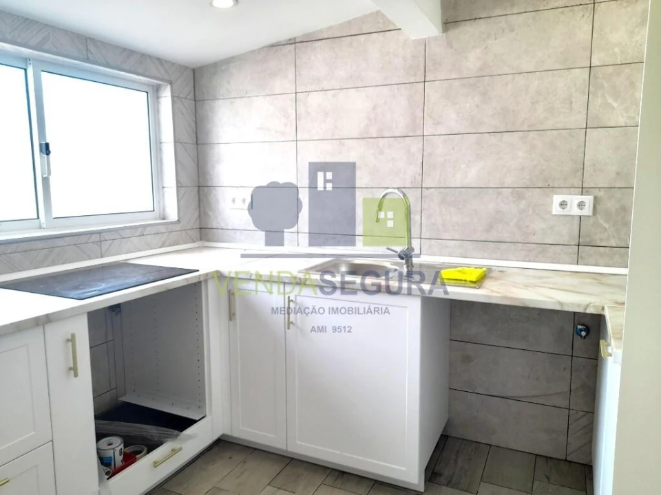 Moradia T2 para Venda em Selmes Foto 24