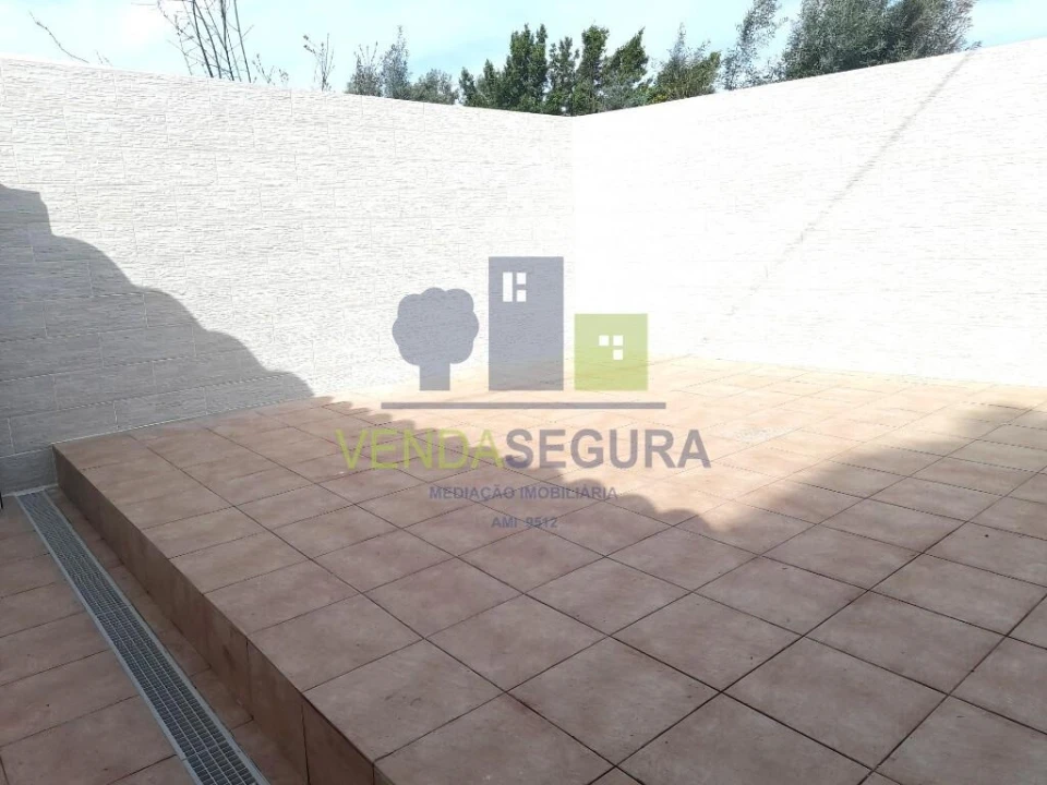 Moradia T2 para Venda em Selmes Foto 18