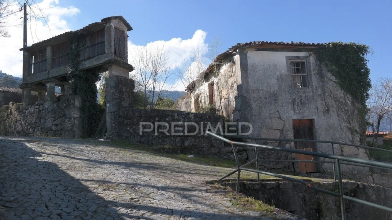 Moradia T4 para Venda em Rio Caldo Foto 13