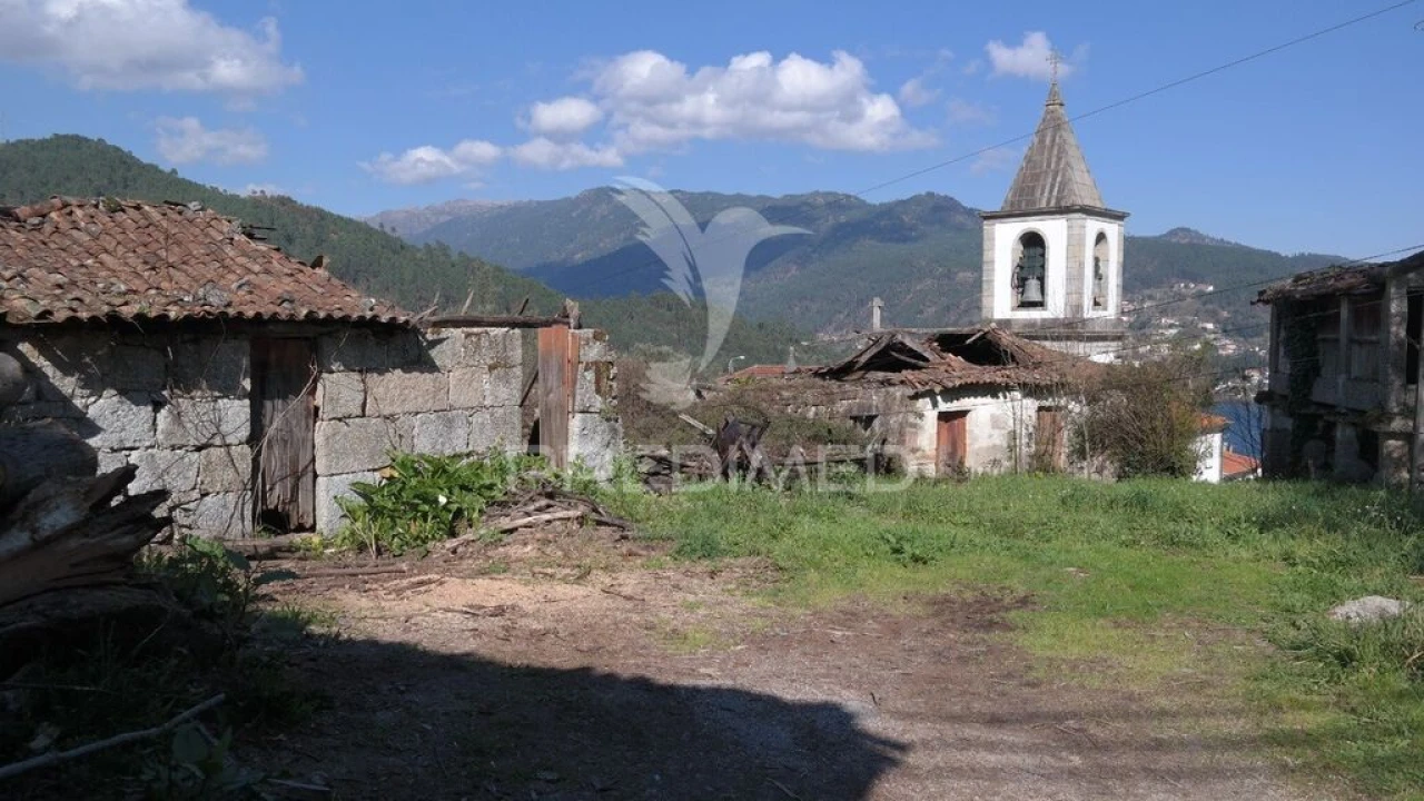 Moradia T4 para Venda em Rio Caldo Foto 14