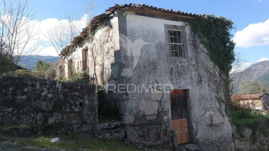 Moradia T4 para Venda em Rio Caldo Foto 10