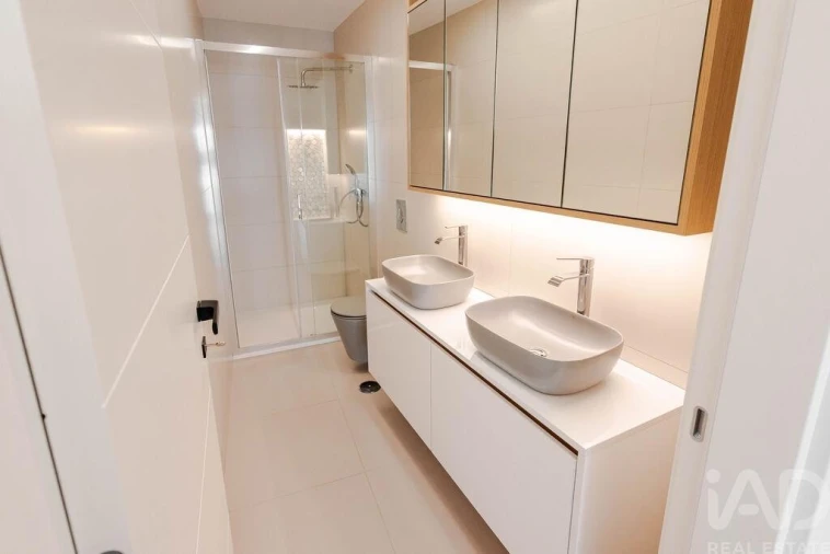 Moradia T3 para Venda em Quelfes Foto 15