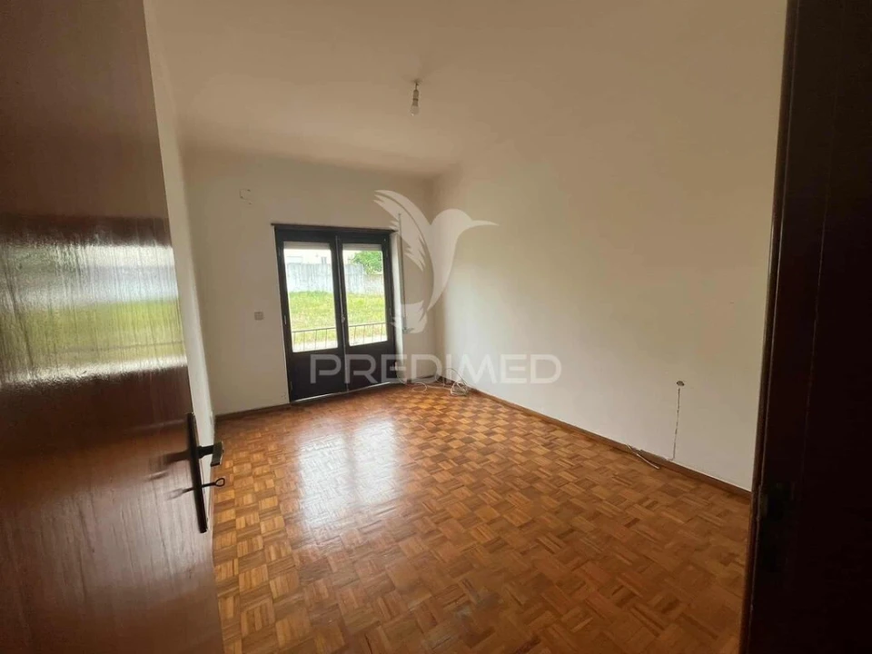 Apartamento T2 para Venda em Alcobaça e Vestiaria Foto 8