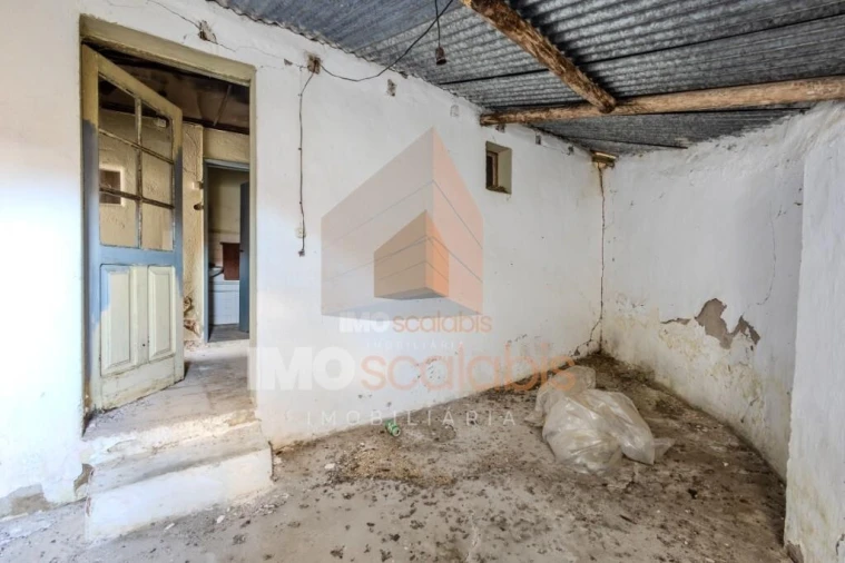 Moradia T3 para Venda em Azoia de Cima e Tremês Foto 6