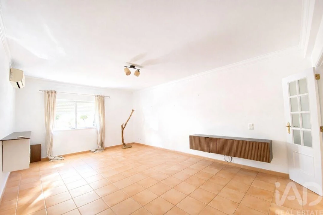 Apartamento T3 para Venda em Quelfes Foto 1