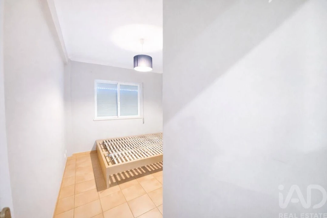 Apartamento T3 para Venda em Quelfes Foto 10