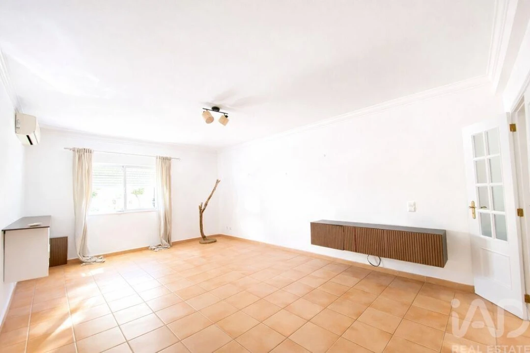 Apartamento T3 para Venda em Quelfes Foto 2