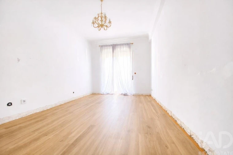 Apartamento T3 para Venda em Quelfes Foto 13