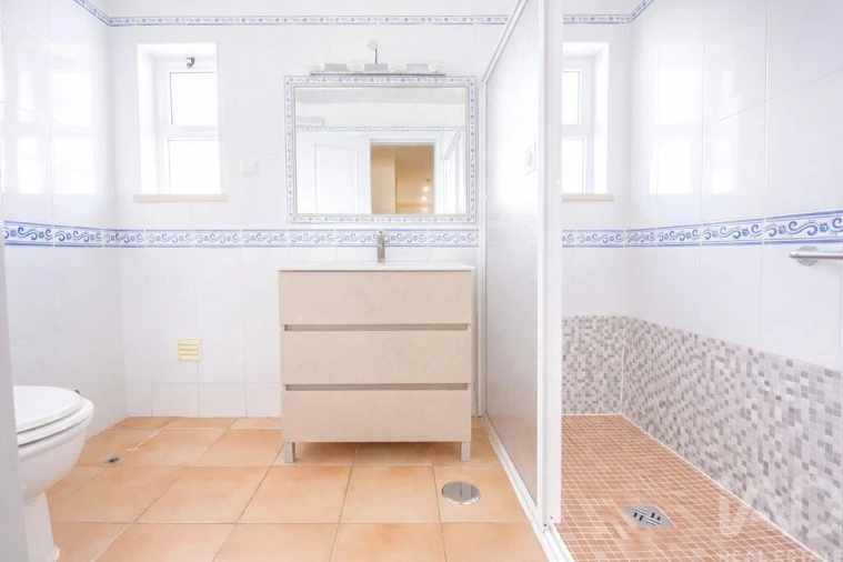 Apartamento T3 para Venda em Quelfes Foto 18