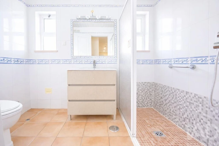 Apartamento T3 para Venda em Quelfes Foto 19