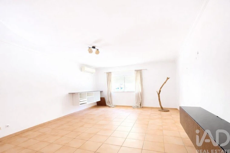 Apartamento T3 para Venda em Quelfes Foto 4