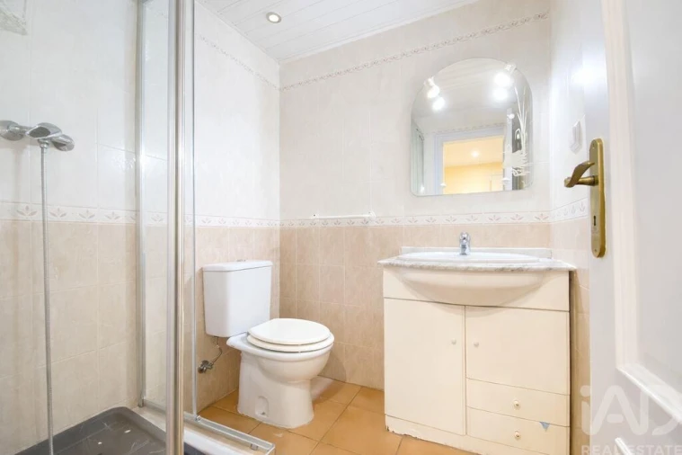 Apartamento T3 para Venda em Quelfes Foto 11