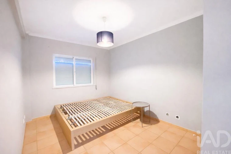 Apartamento T3 para Venda em Quelfes Foto 9