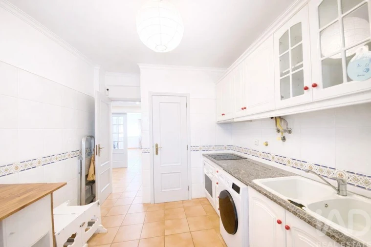 Apartamento T3 para Venda em Quelfes Foto 7