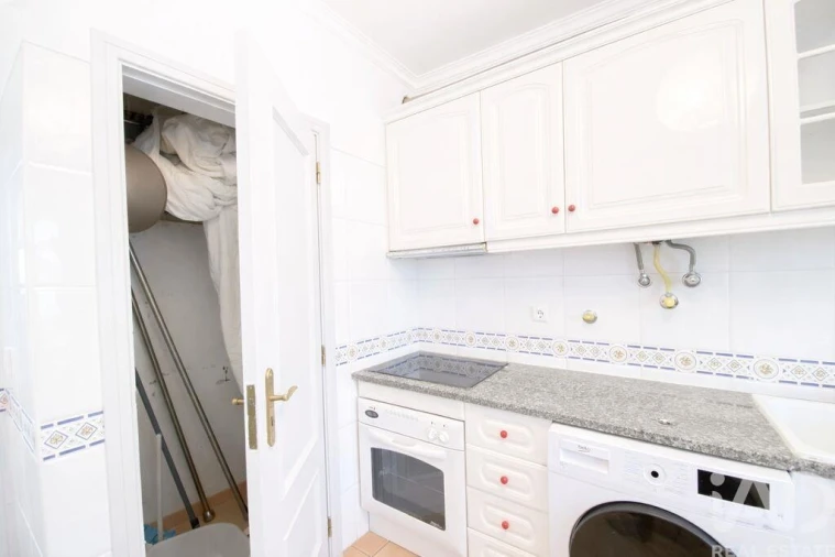 Apartamento T3 para Venda em Quelfes Foto 8