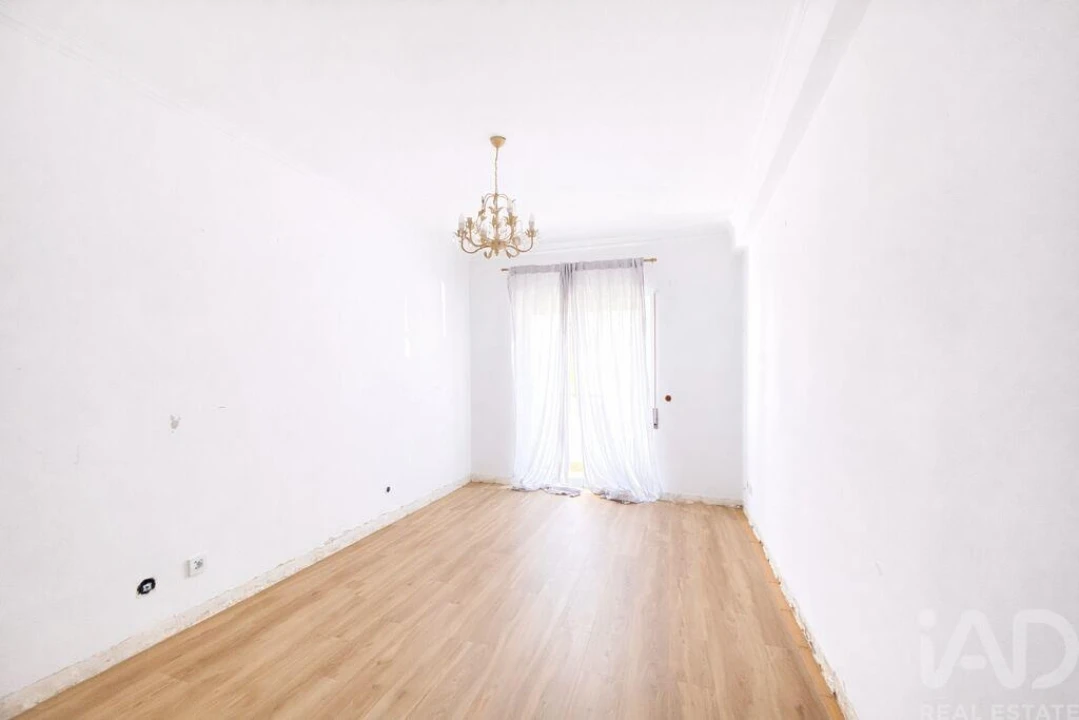 Apartamento T3 para Venda em Quelfes Foto 14