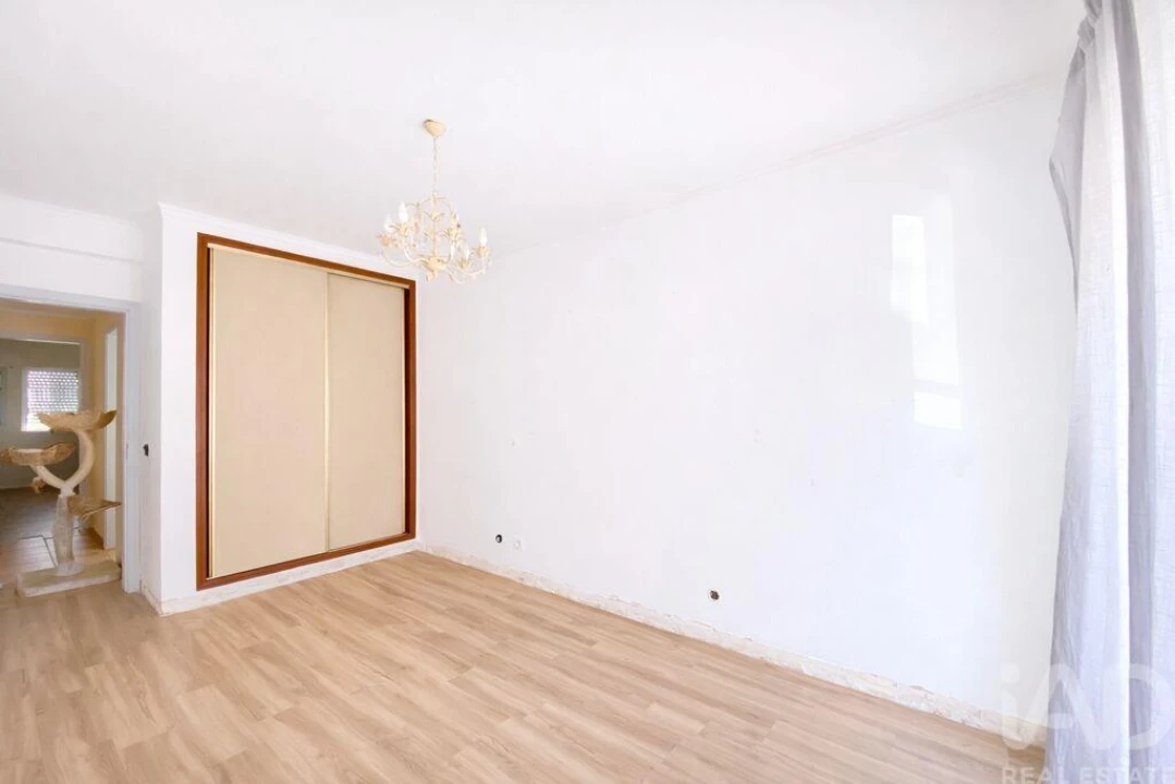 Apartamento T3 para Venda em Quelfes Foto 15