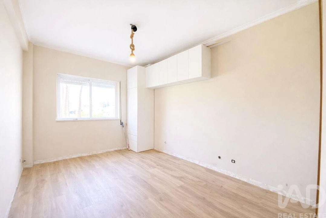 Apartamento T3 para Venda em Quelfes Foto 16