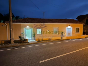 Moradia T2 para Venda em Pessegueiro do Vouga