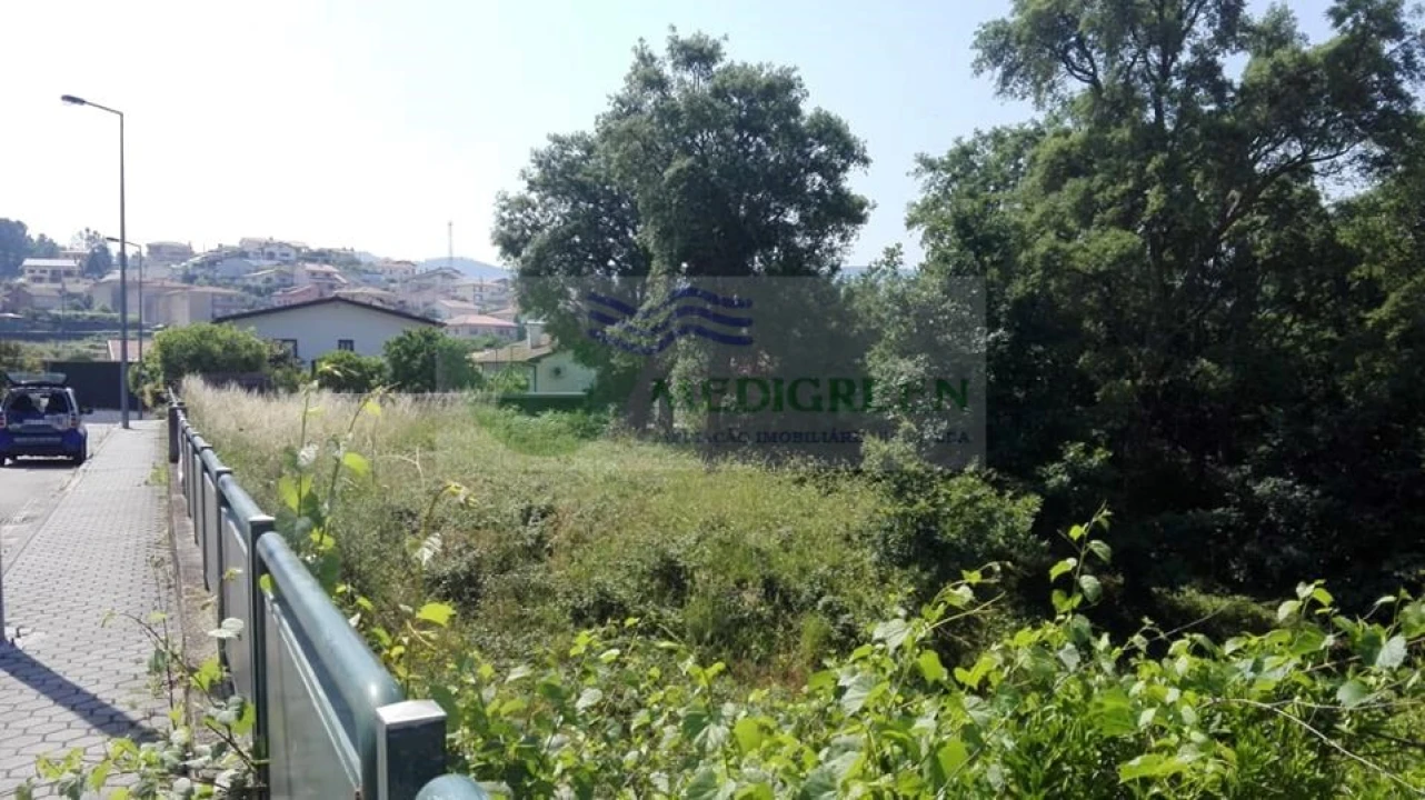 Terreno para Venda em Macieira de Cambra Foto 3