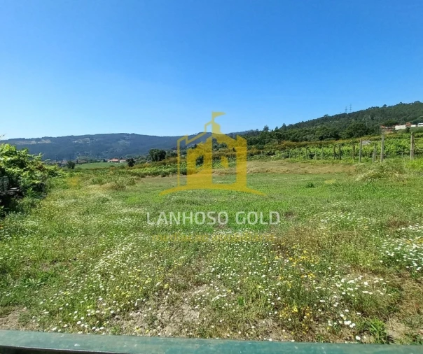 Terreno para Venda em Lanhoso Foto 2