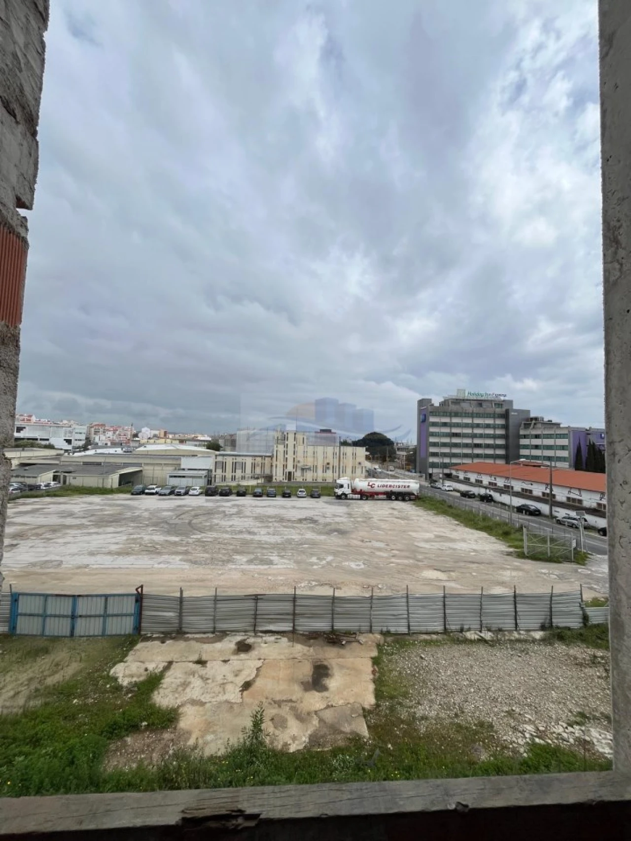 Terreno para Venda em Sacavém e Prior Velho Foto 1