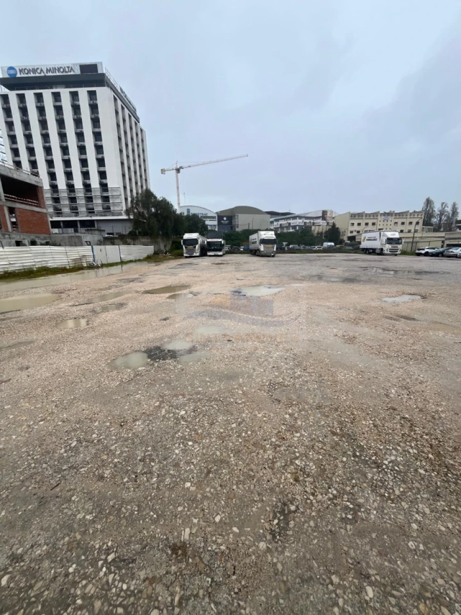 Terreno para Venda em Sacavém e Prior Velho Foto 13