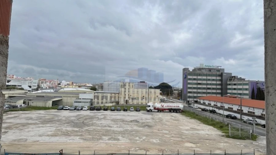Terreno para Venda em Sacavém e Prior Velho