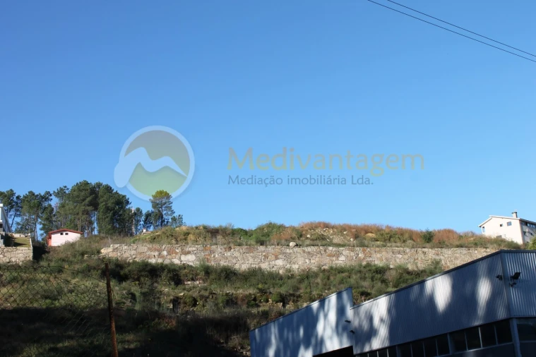 Terreno para Venda em Vila Verde e Barbudo Foto 1