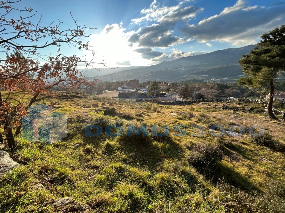 Terreno para Venda em Adoufe e Vilarinho de Samardã Foto 1