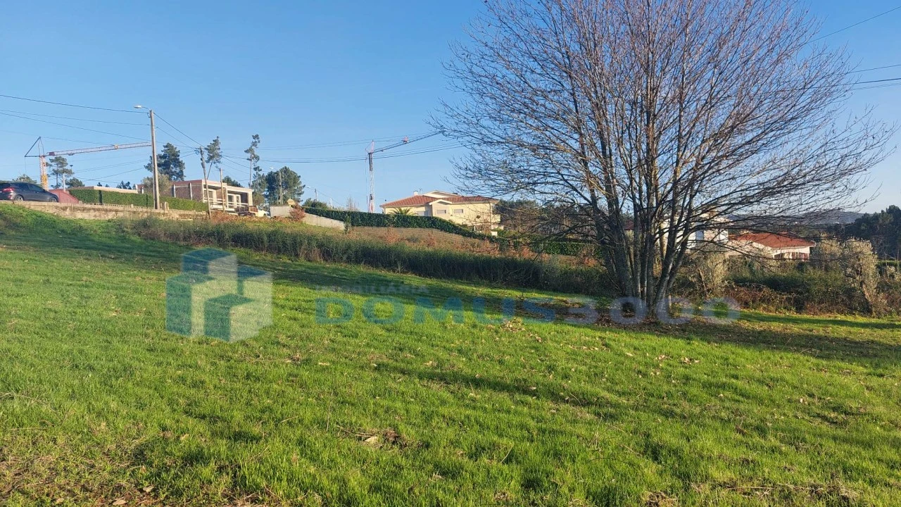 Terreno para Venda em Constantim e Vale de Nogueiras Foto 1