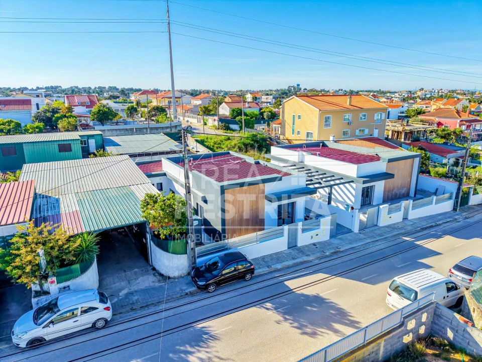 Moradia T3 para Venda em Fernao Ferro Foto 3