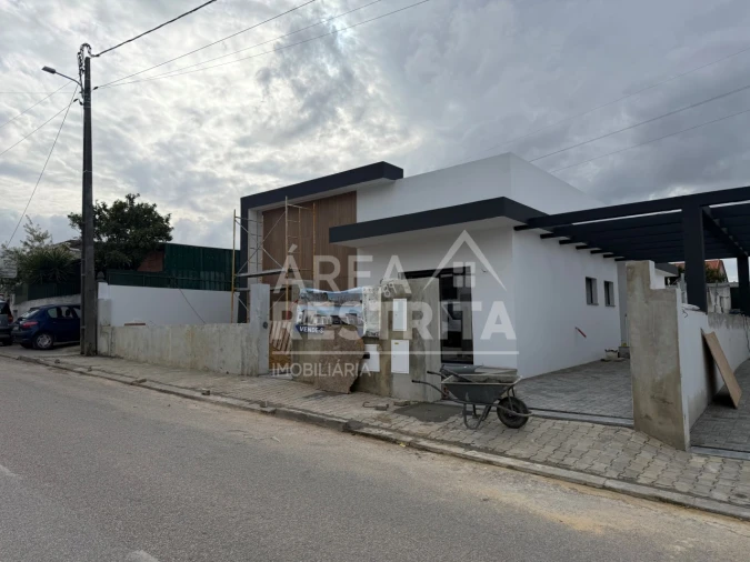 Moradia T3 para Venda em Fernao Ferro Foto 3