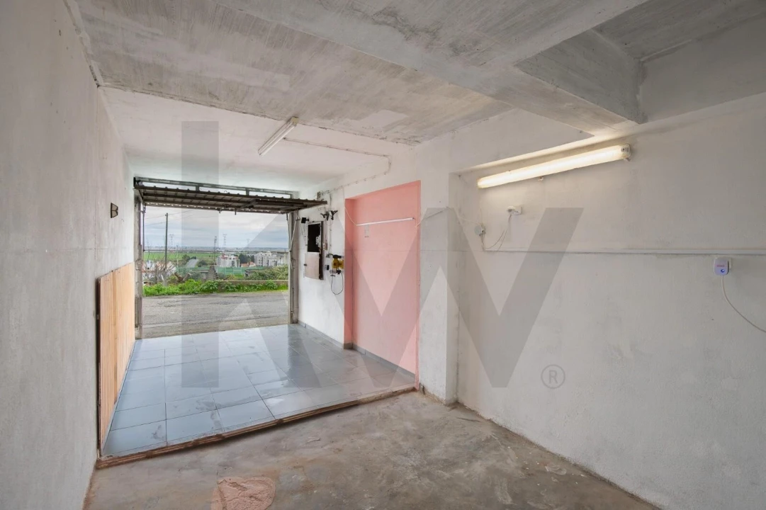 Garagem para Venda em Vila Franca de Xira Foto 2