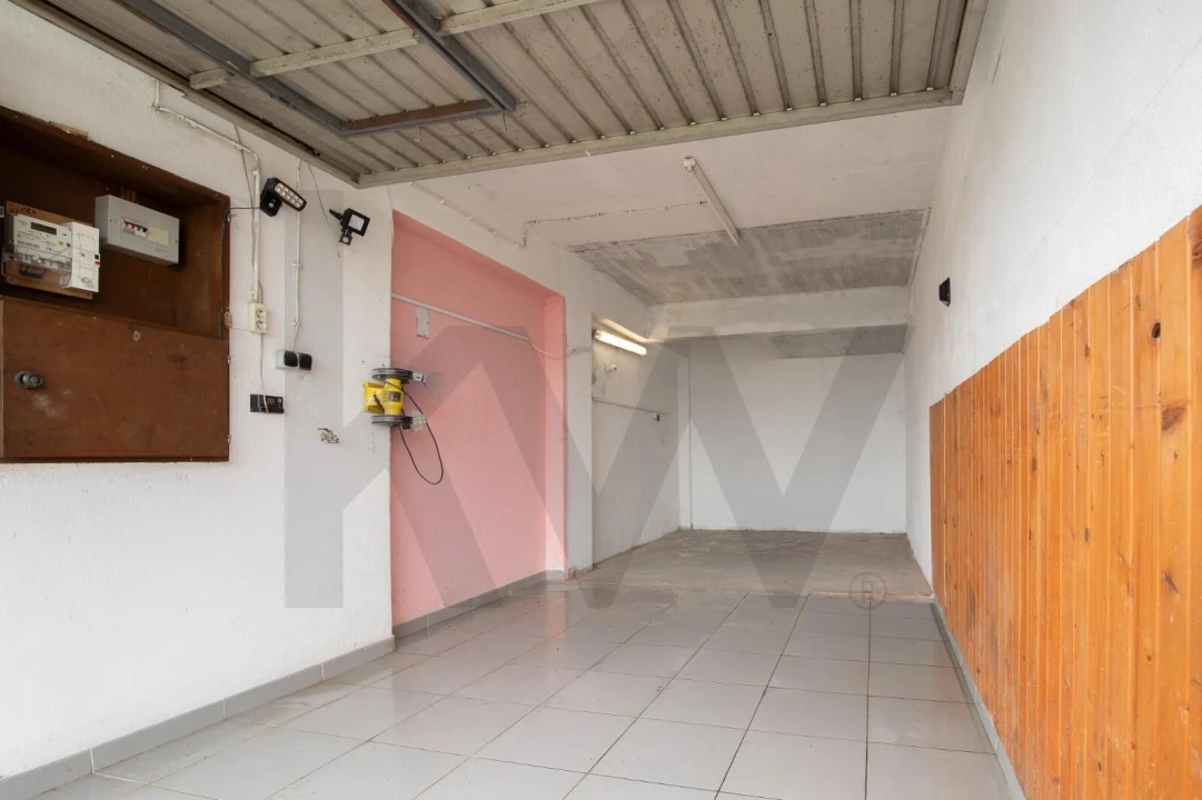 Garagem para Venda em Vila Franca de Xira Foto 1