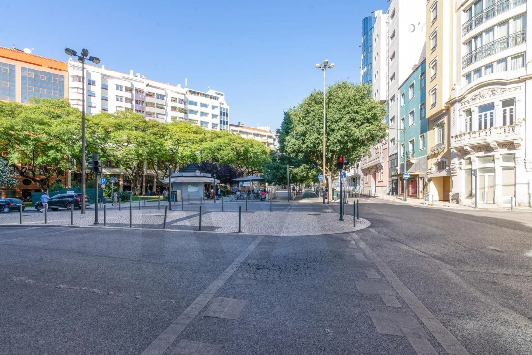 Loja para Arrendamento em Avenidas Novas Foto 13