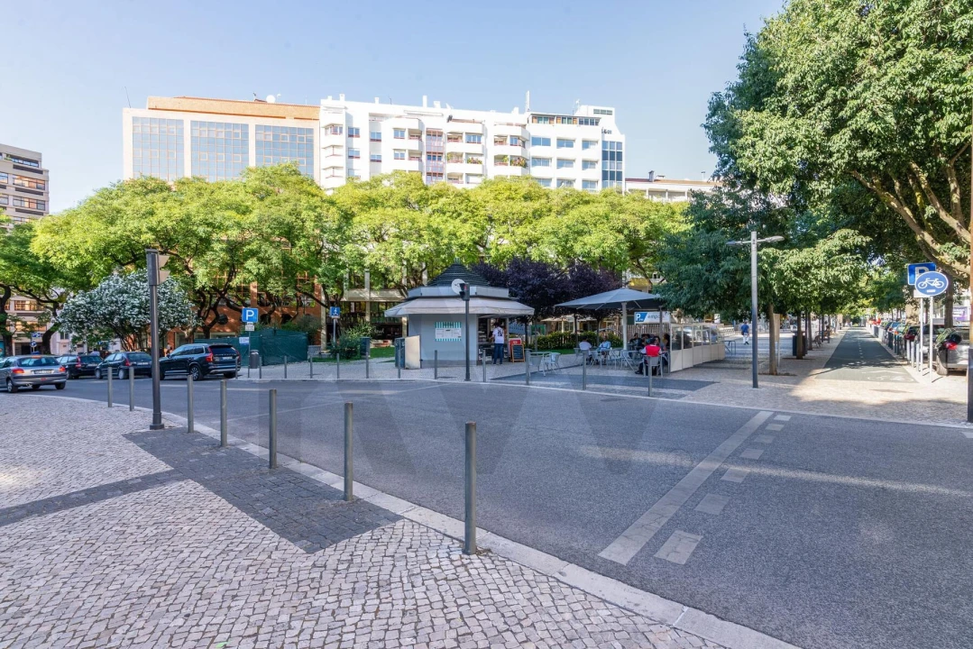 Loja para Arrendamento em Avenidas Novas Foto 12