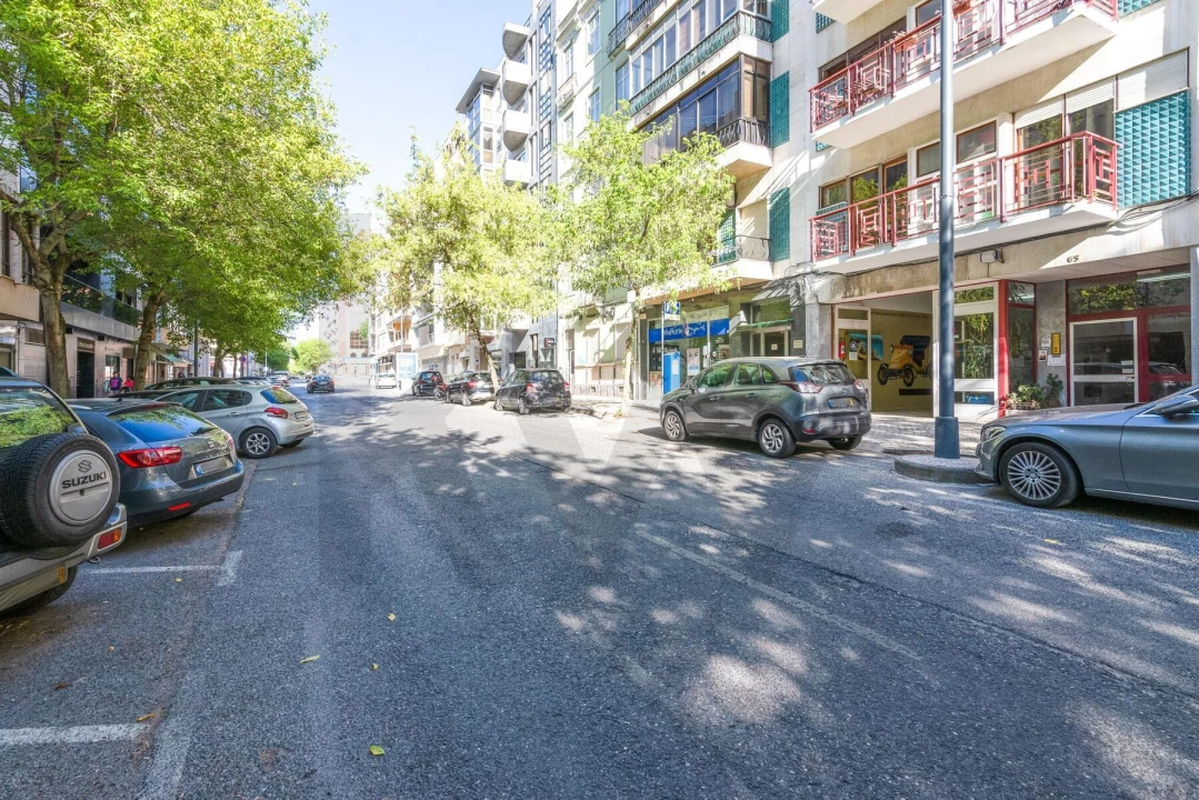 Loja para Arrendamento em Avenidas Novas Foto 7