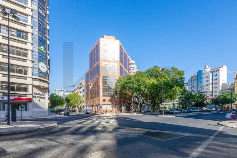 Loja para Arrendamento em Avenidas Novas Foto 9