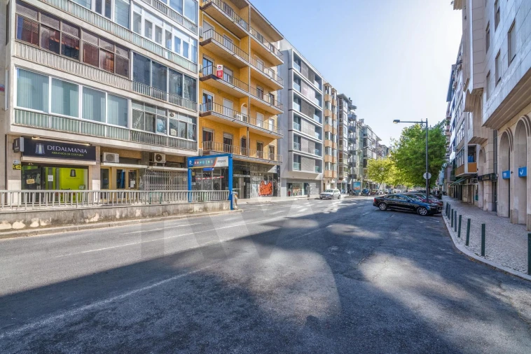 Loja para Arrendamento em Avenidas Novas Foto 10