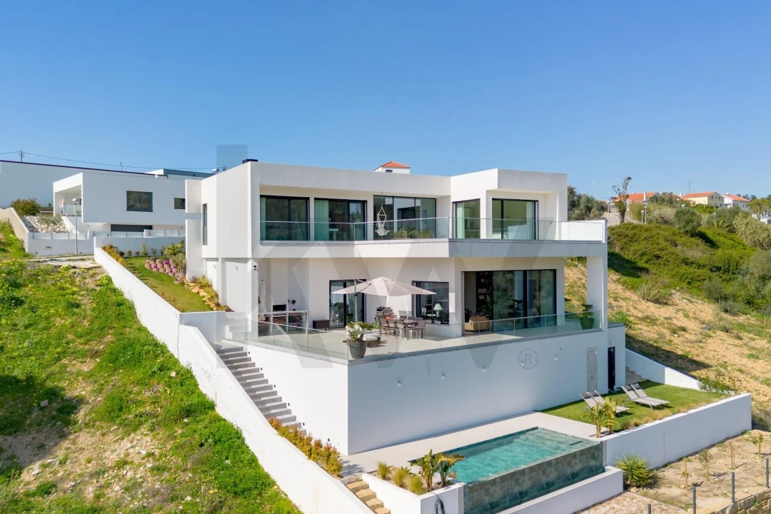 Moradia T4 para Venda em Santo Isidoro Foto 1