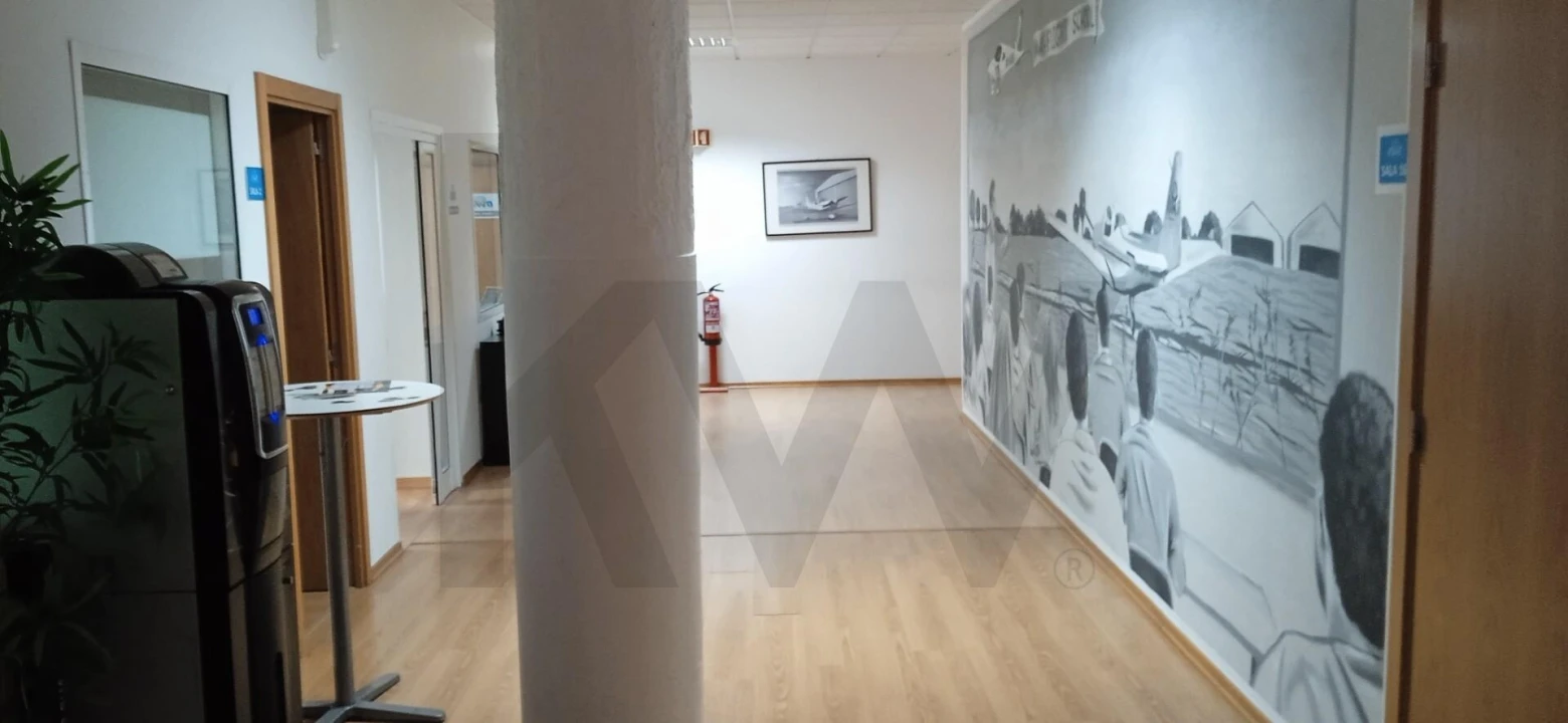 Armazém para Venda em Sacavém e Prior Velho Foto 3