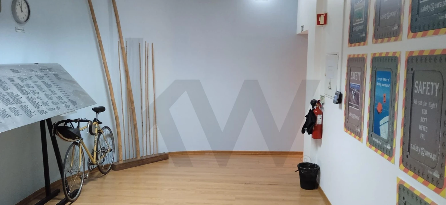 Armazém para Venda em Sacavém e Prior Velho Foto 2