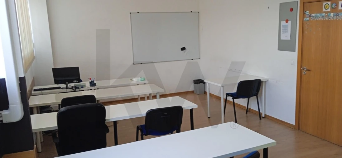 Armazém para Venda em Sacavém e Prior Velho Foto 11