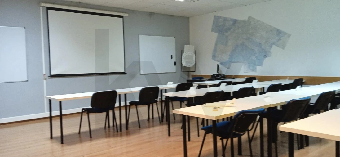 Armazém para Venda em Sacavém e Prior Velho Foto 9